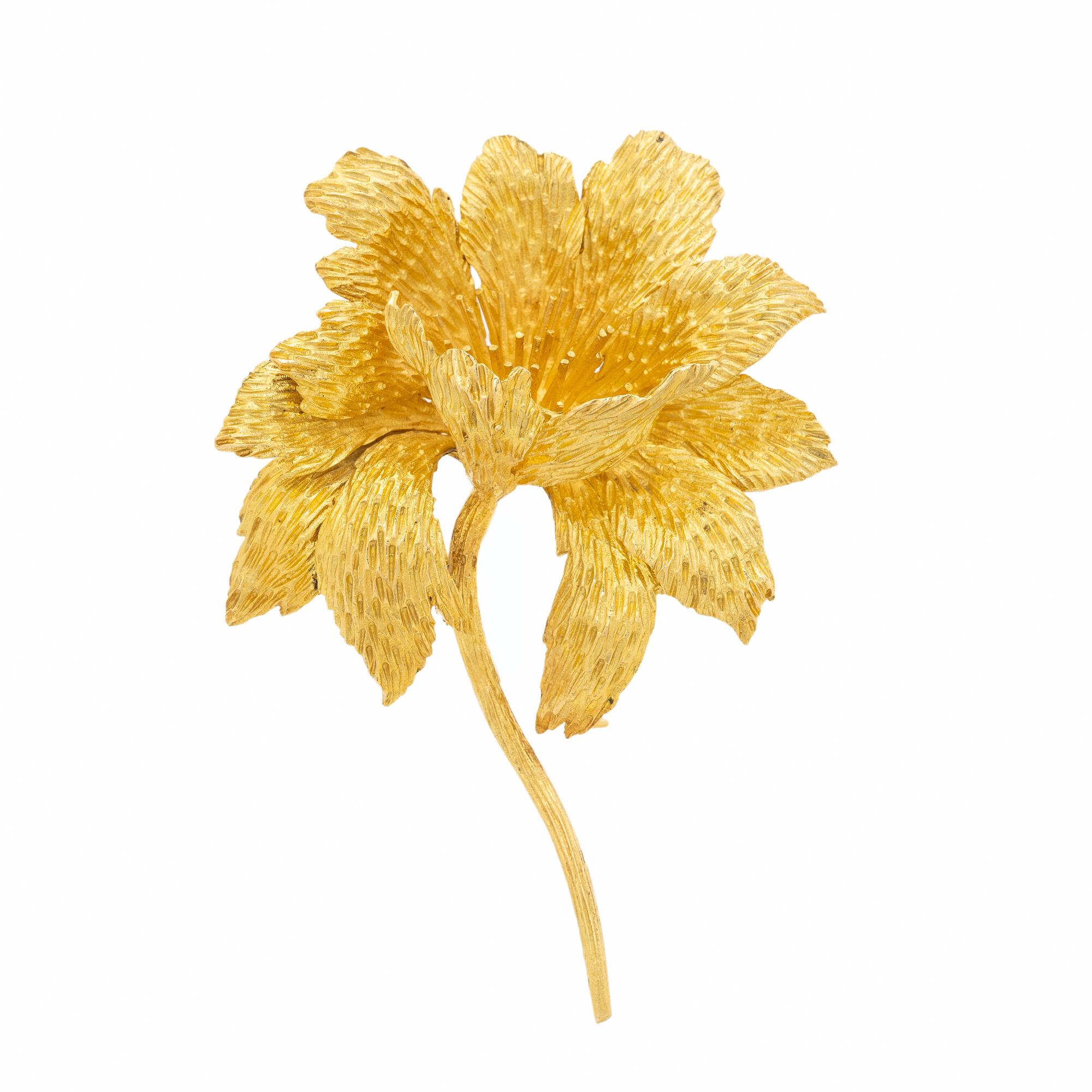 CHAUMET, YELLOW GOLD FLOWER BROOCH
