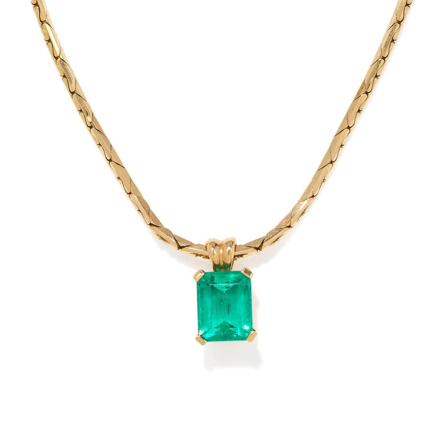 YELLOW GOLD AND EMERALD PENDANT/NECKLACE