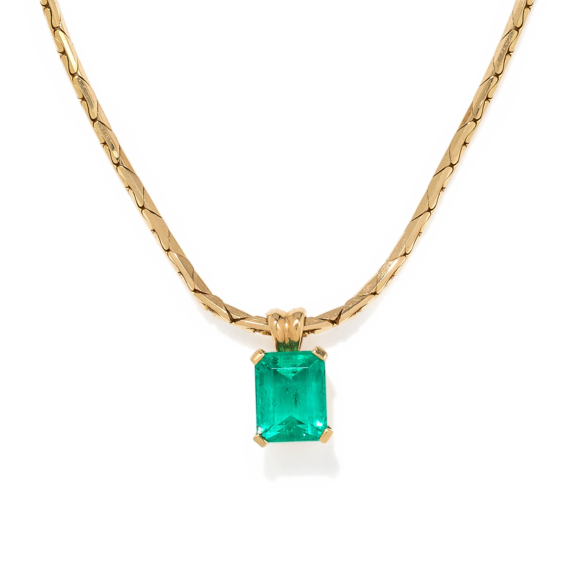 YELLOW GOLD AND EMERALD PENDANT/NECKLACE