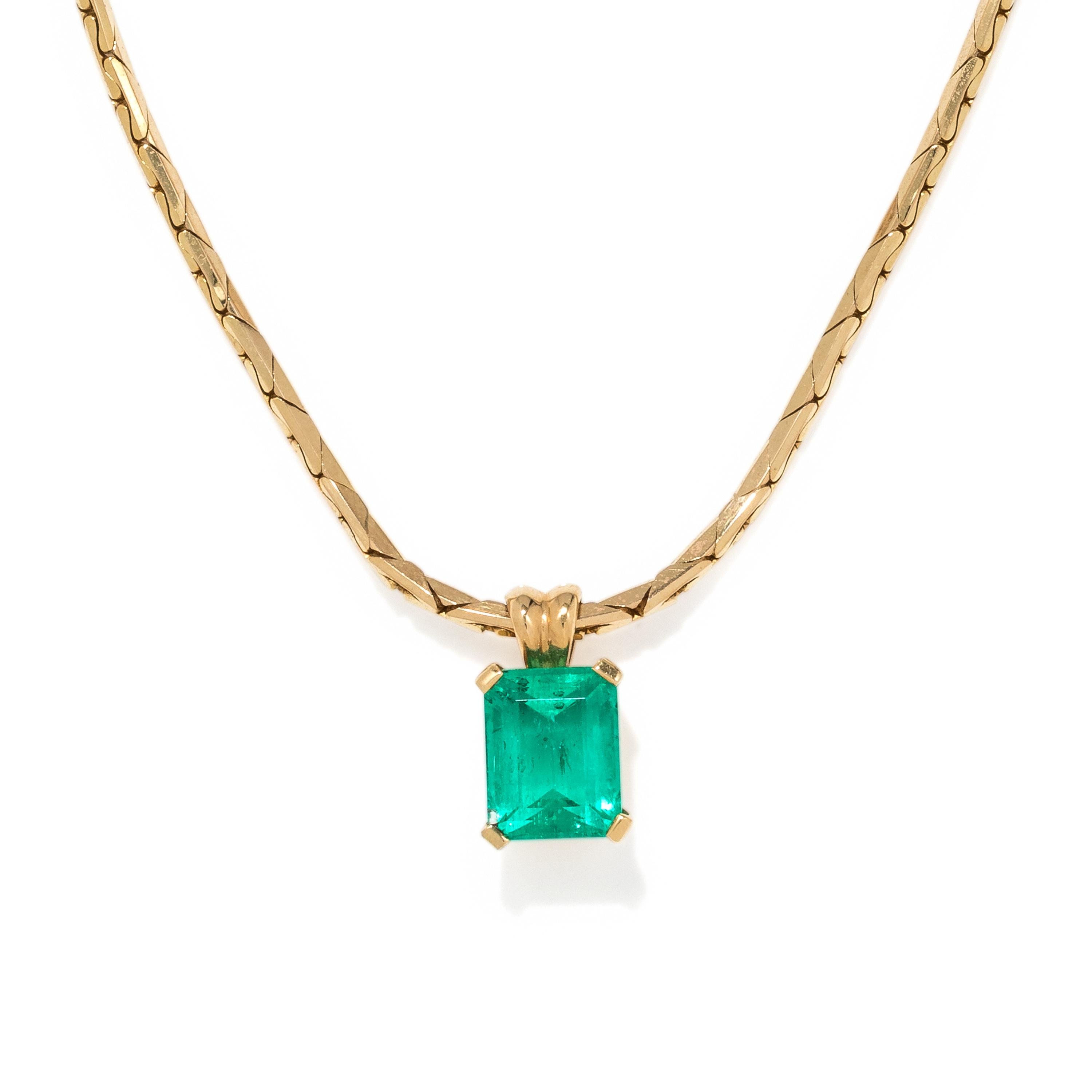 YELLOW GOLD AND EMERALD PENDANT/NECKLACE