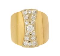 A Yellow Gold and Diamond Ring, 9.60 dwts.