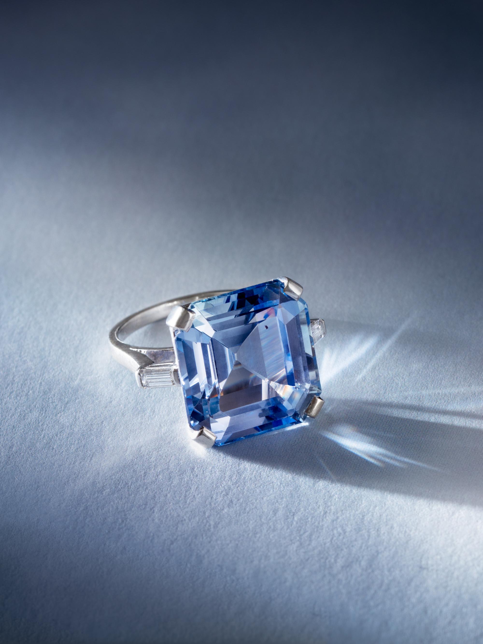 AN IMPRESSIVE UNHEATED CEYLON SAPPHIRE AND DIAMOND RING