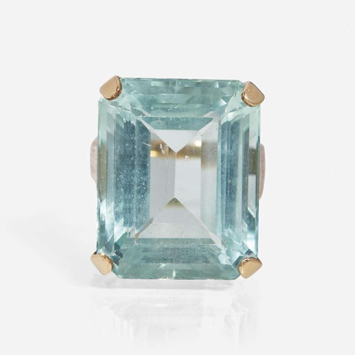 A 14K Yellow Gold and Aquamarine ring