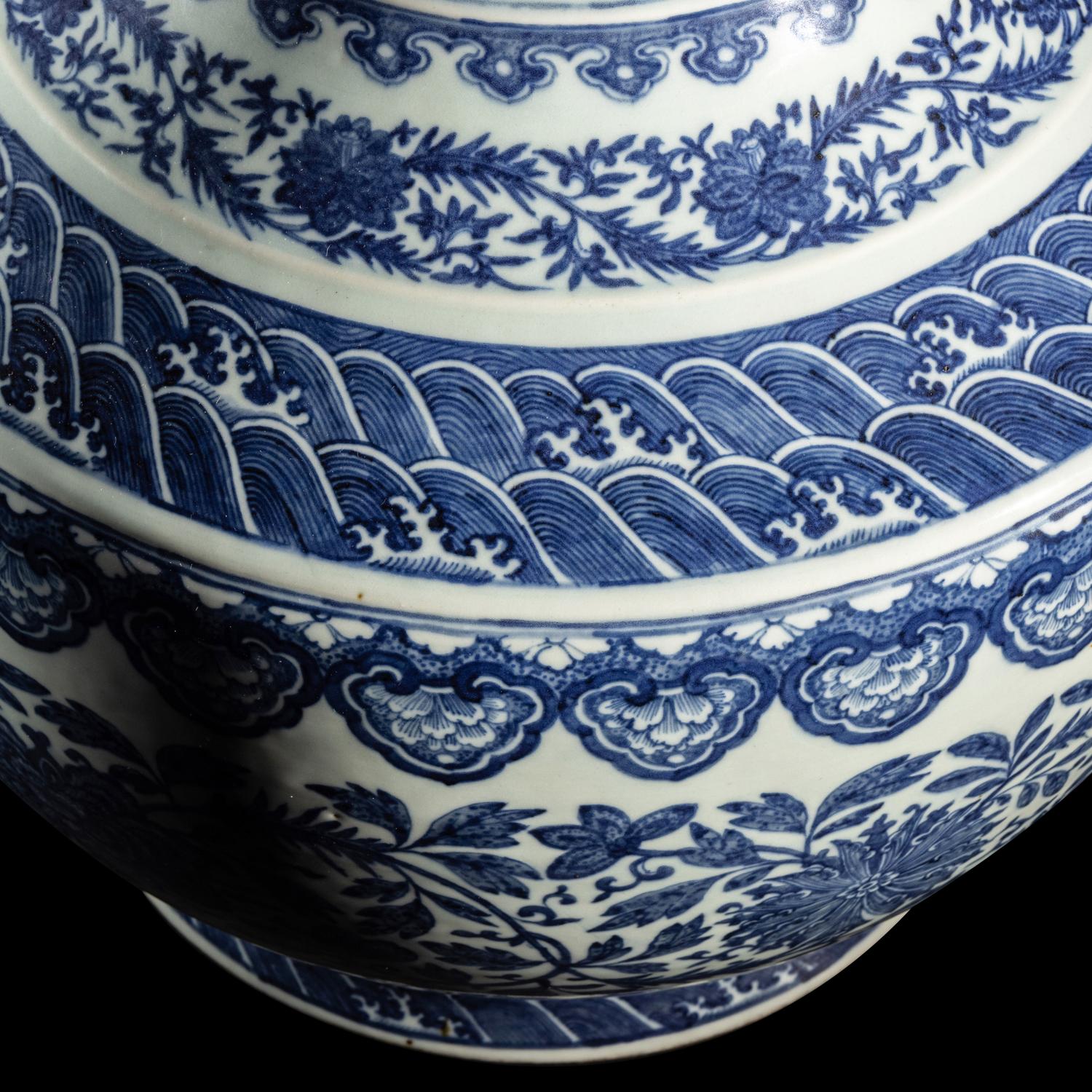 An Impressive Chinese Blue and White Porcelain Hu Vase, Qing Dynasty 清 青花纏枝花卉紋大貫耳壺
