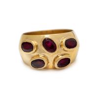 YELLOW GOLD AND GARNET RING