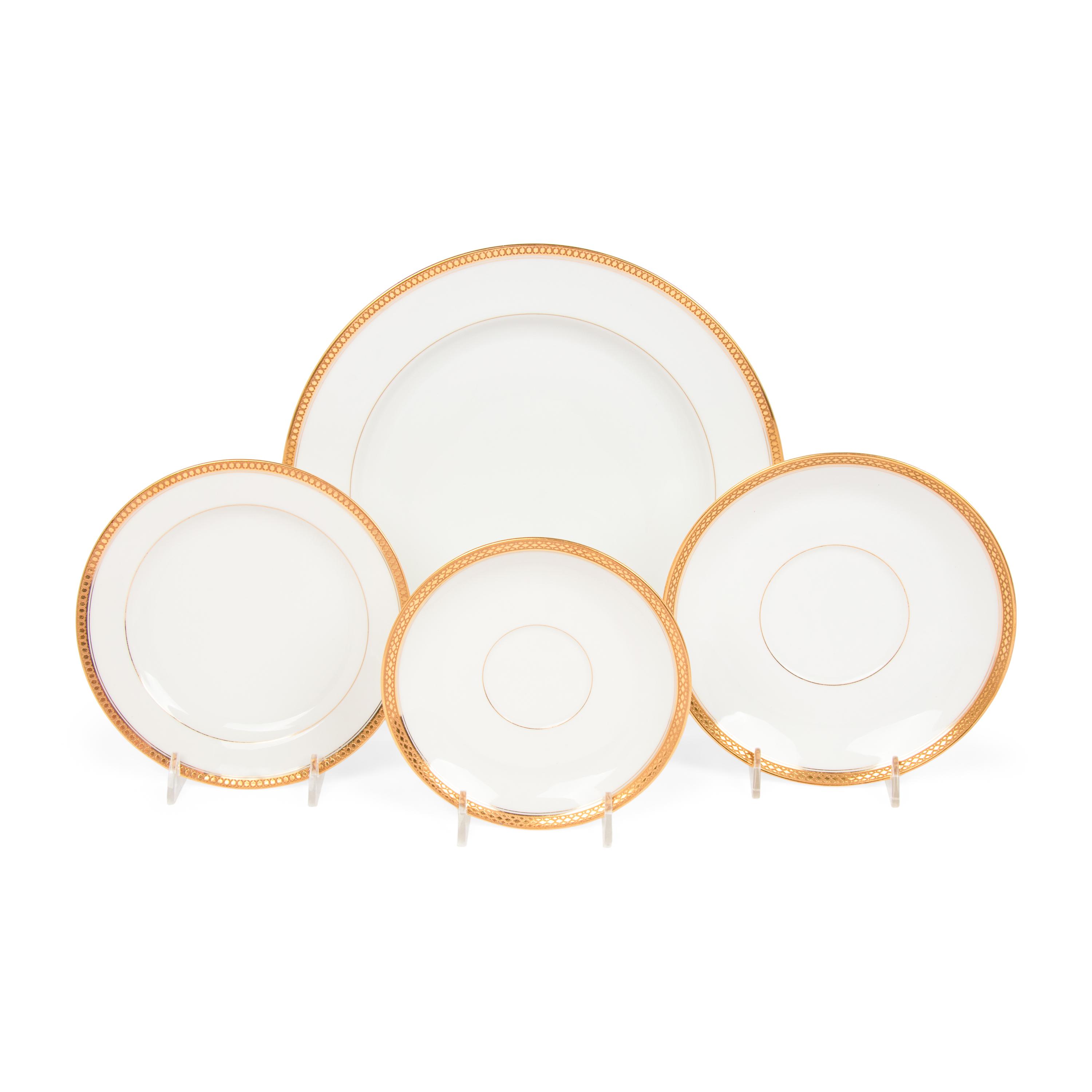 A Haviland Limoges Porcelain Dinner Service