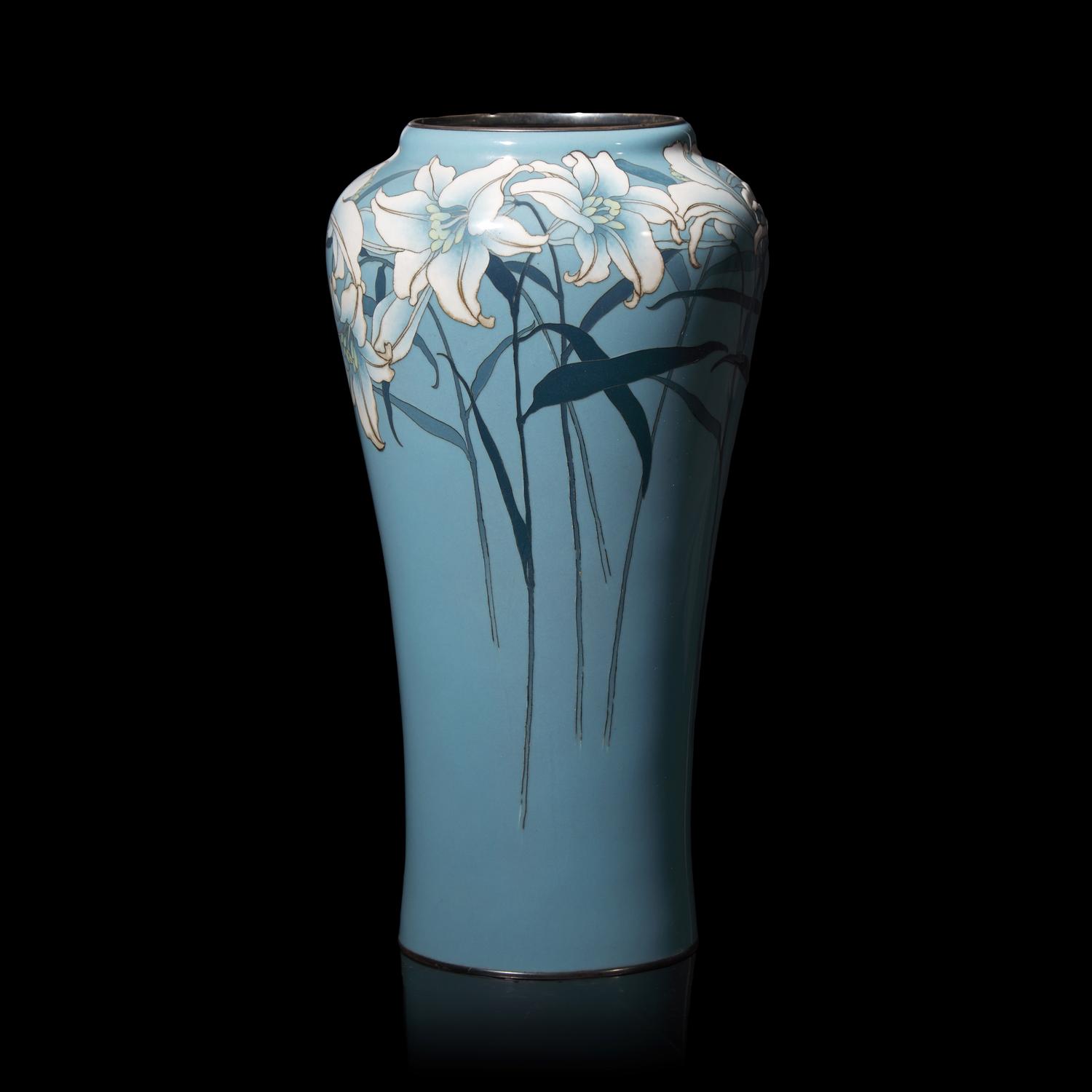 A Japanese Cloisonne and Moriage Enamel 'Lilies' Vase, Ando Jubei Workshop, Meiji/Taisho Period 日本明治/大正時代 安藤重兵尉製七寶燒花樽
