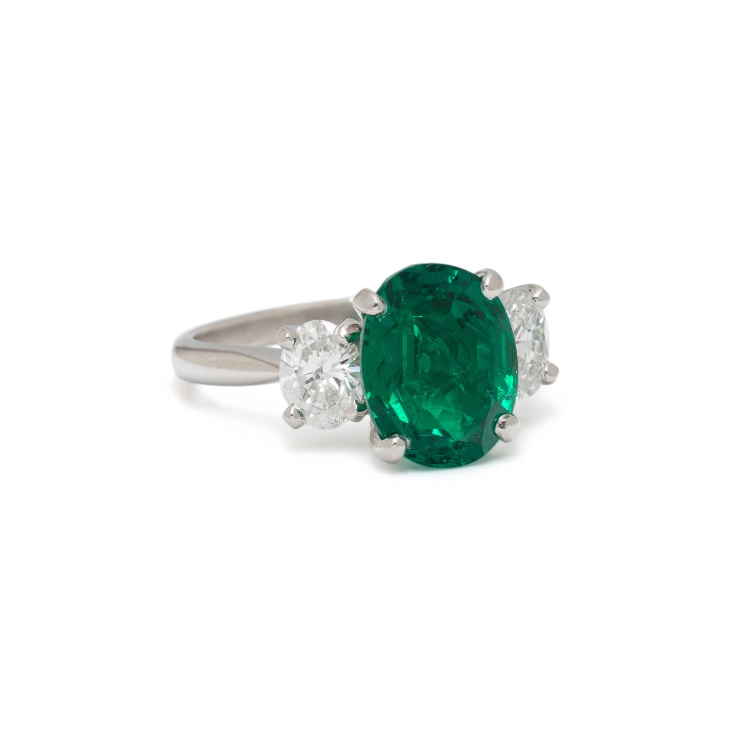 EMERALD AND DIAMOND RING