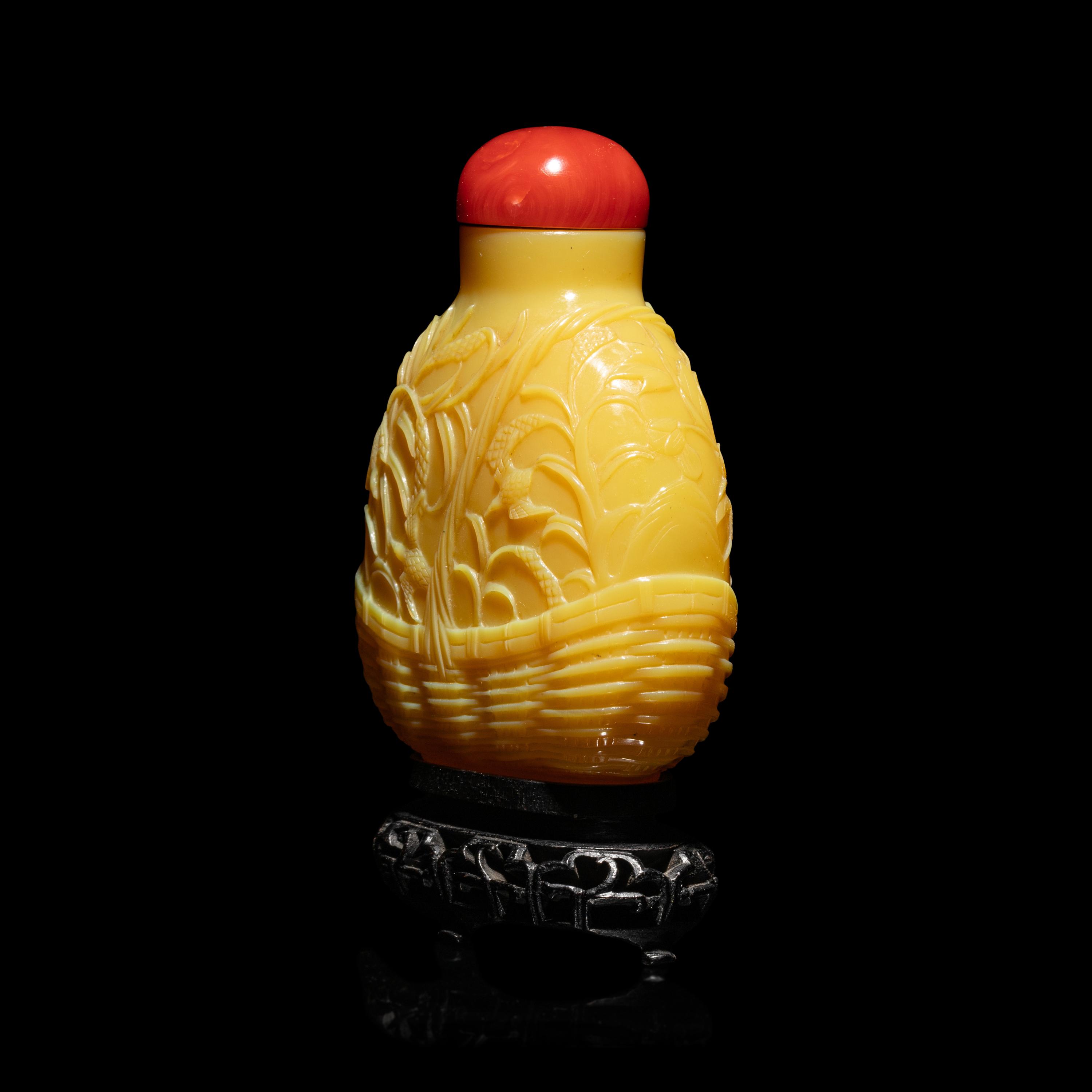 A Large Chinese Carved Yellow Peking Glass 'Basket' Snuff Bottle, 1750-1830 — 清中期 鷄油黃料花籃式稻穀鳥雀紋大鼻烟壺