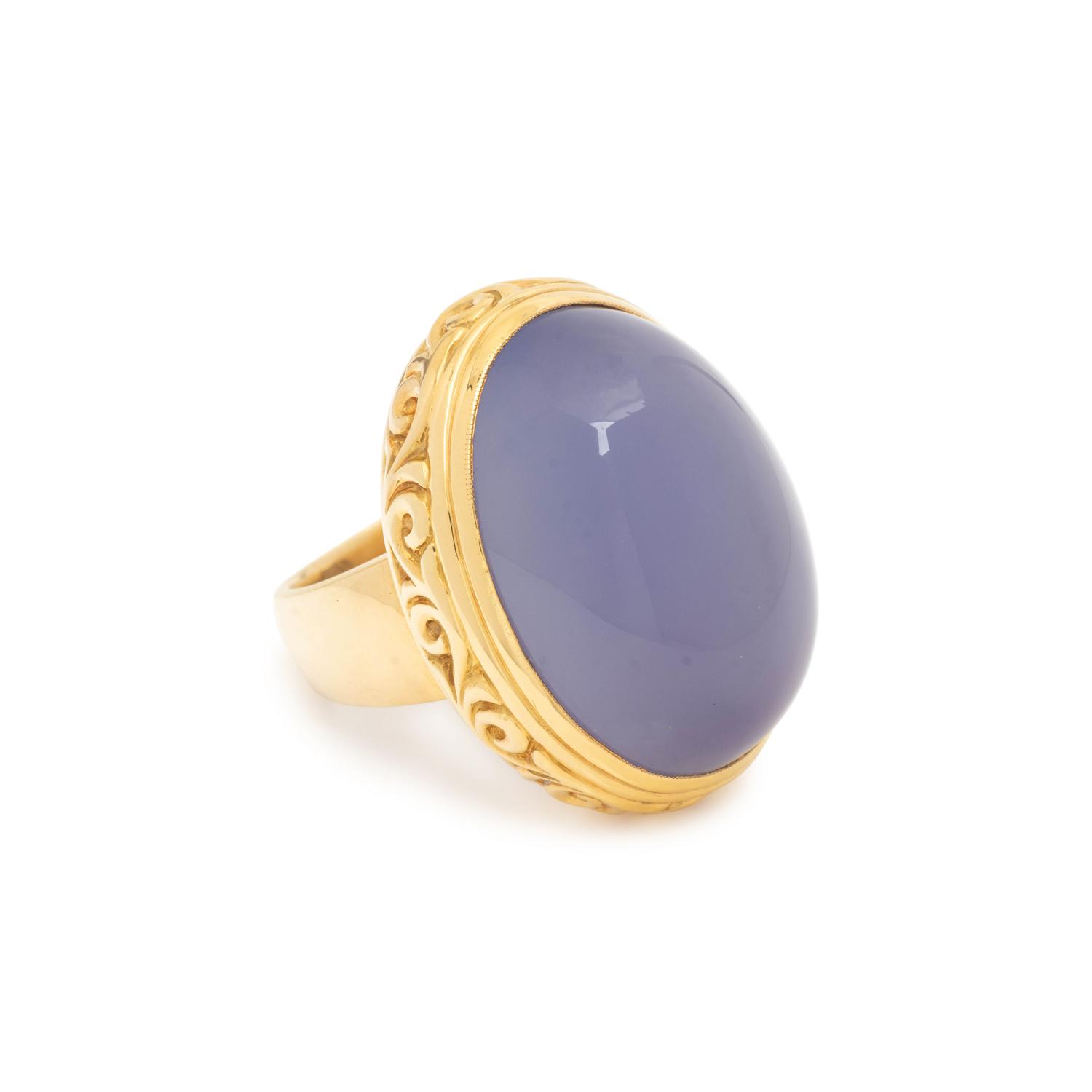 YELLOW GOLD AND LAVENDER CHALCEDONY RING