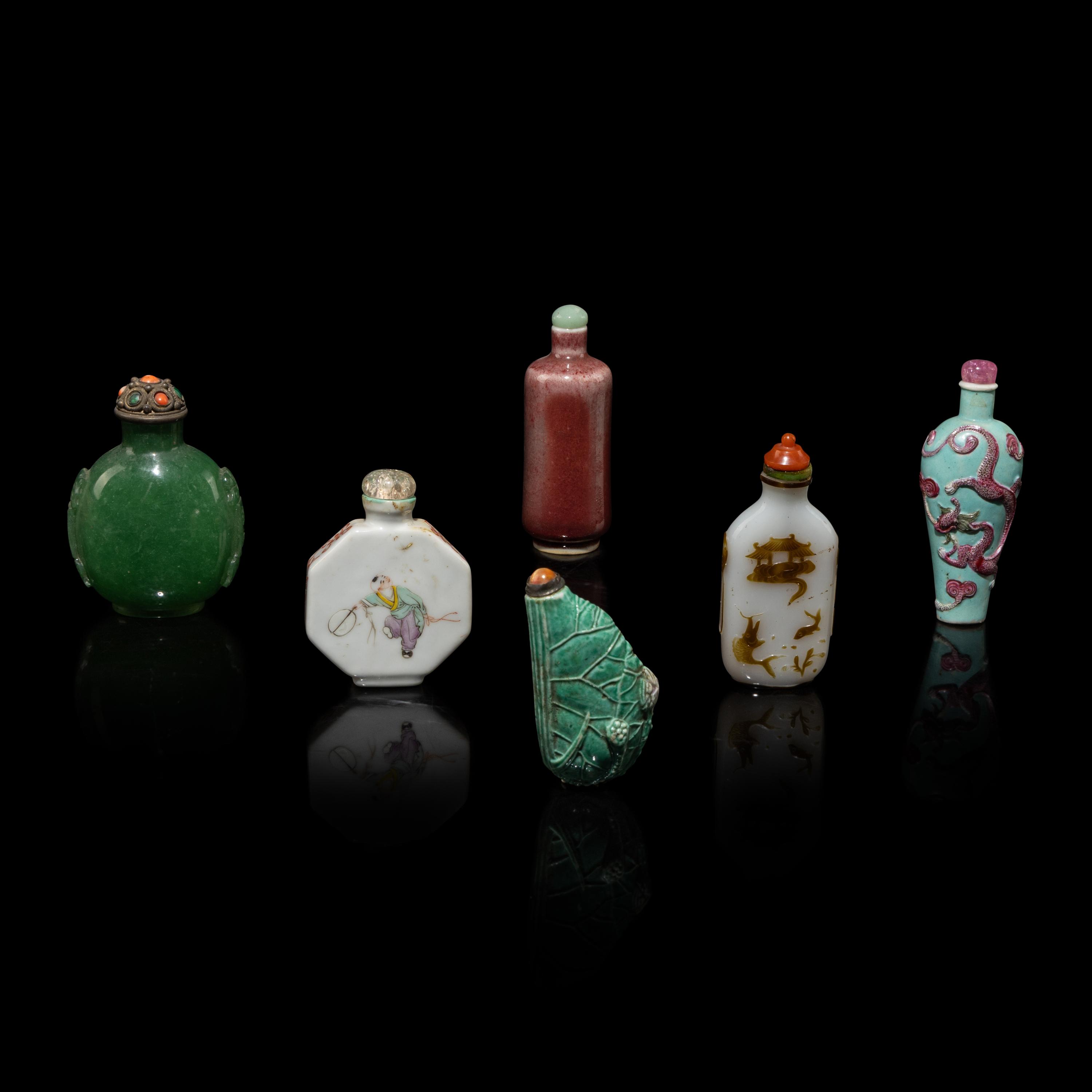 Nine Chinese Snuff Bottles, 19th-Early 20th Century — 晚清-民國 各式鼻烟壺一組九只