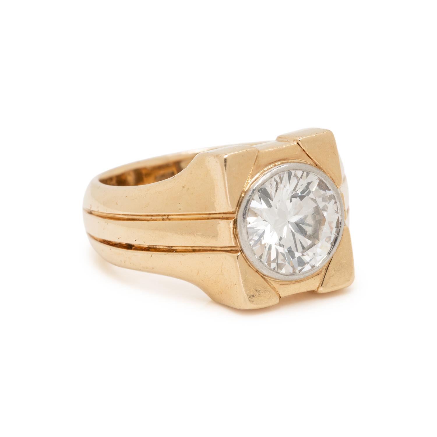 DIAMOND AND YELLOW GOLD RING