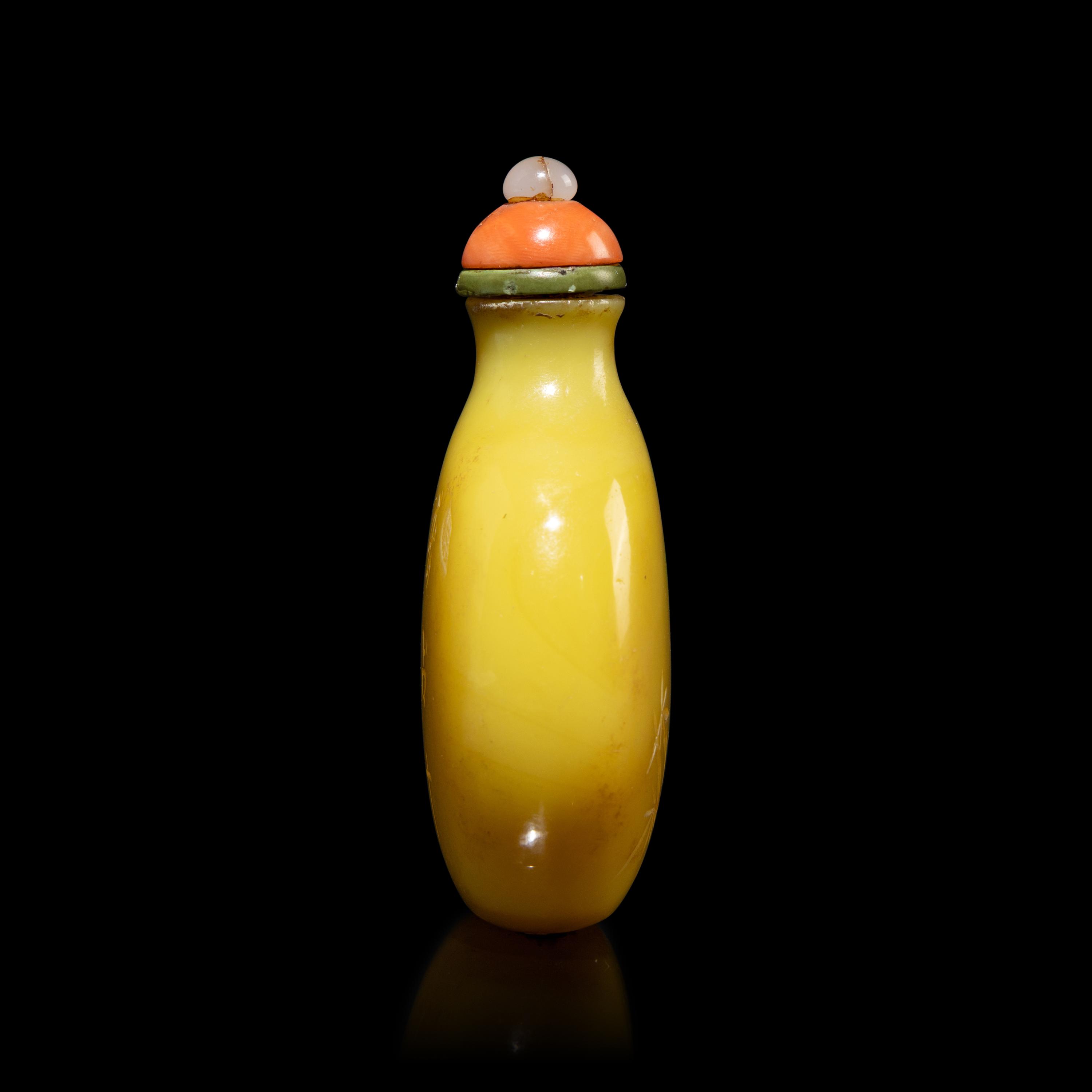 Twenty-One Chinese Snuff Bottles, 19th-Early 20th Century — 晚清-民國 各式鼻烟壺一組二十一只