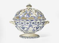 A Wedgwood Cobalt Decorated Reticulated Creamware Pot-Pourri