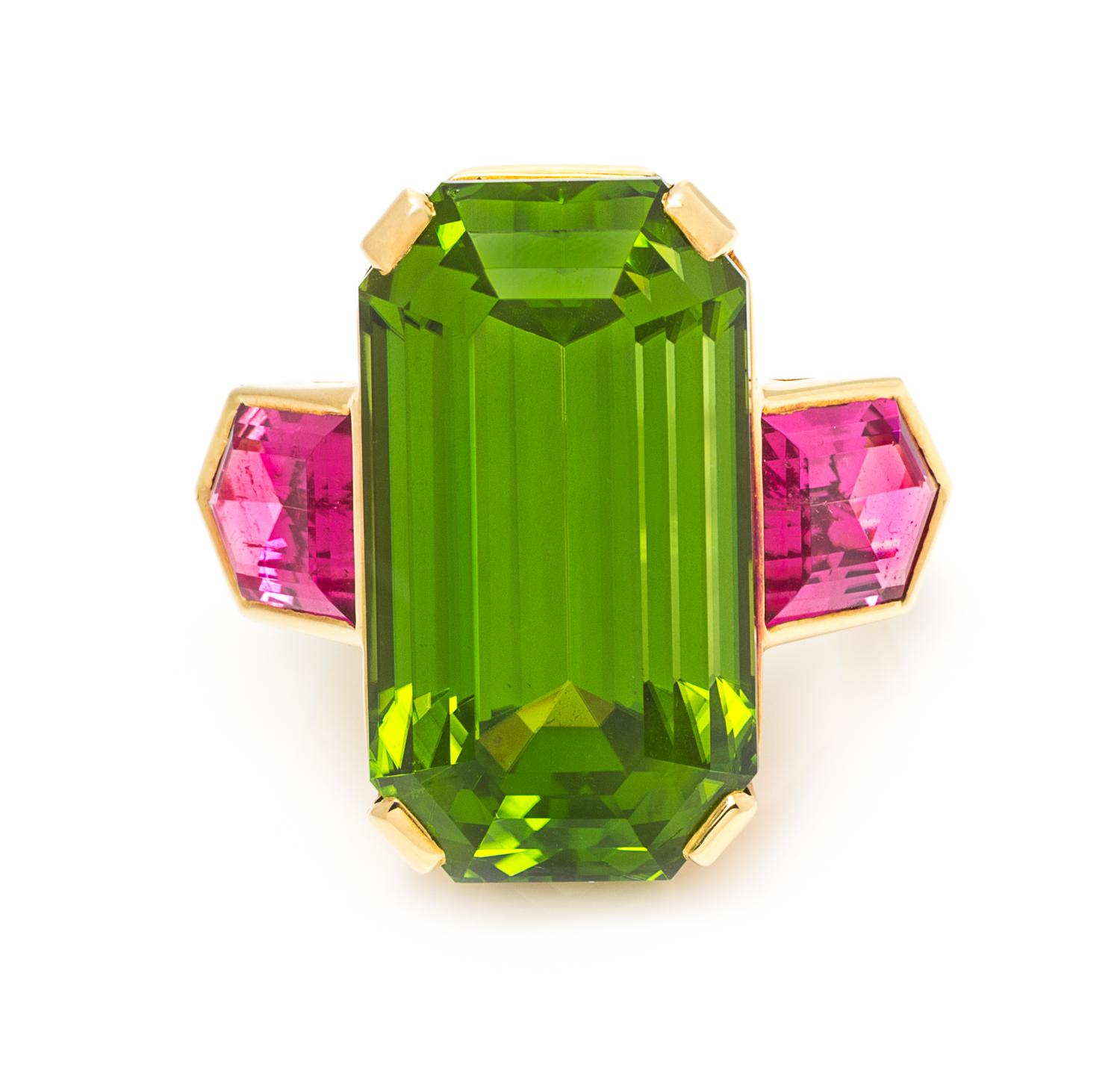 A Fine 18 Karat Yellow Gold, Peridot and Tourmaline Ring, 17.85 dwts.