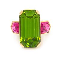 A Fine 18 Karat Yellow Gold, Peridot and Tourmaline Ring, 17.85 dwts.