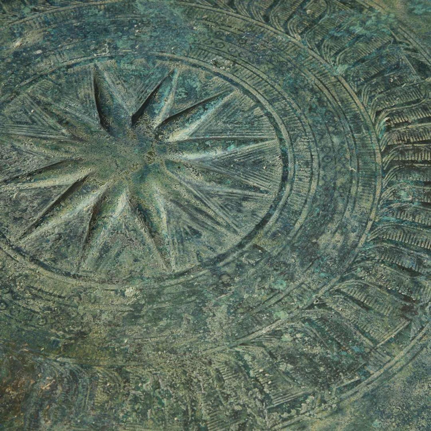 A rare and unusually large Vietnamese bronze drum, Heger type I style 越南青銅大鼓 Dong Son Culture, circa 500 to 300 B.C. ???? ???500????300?