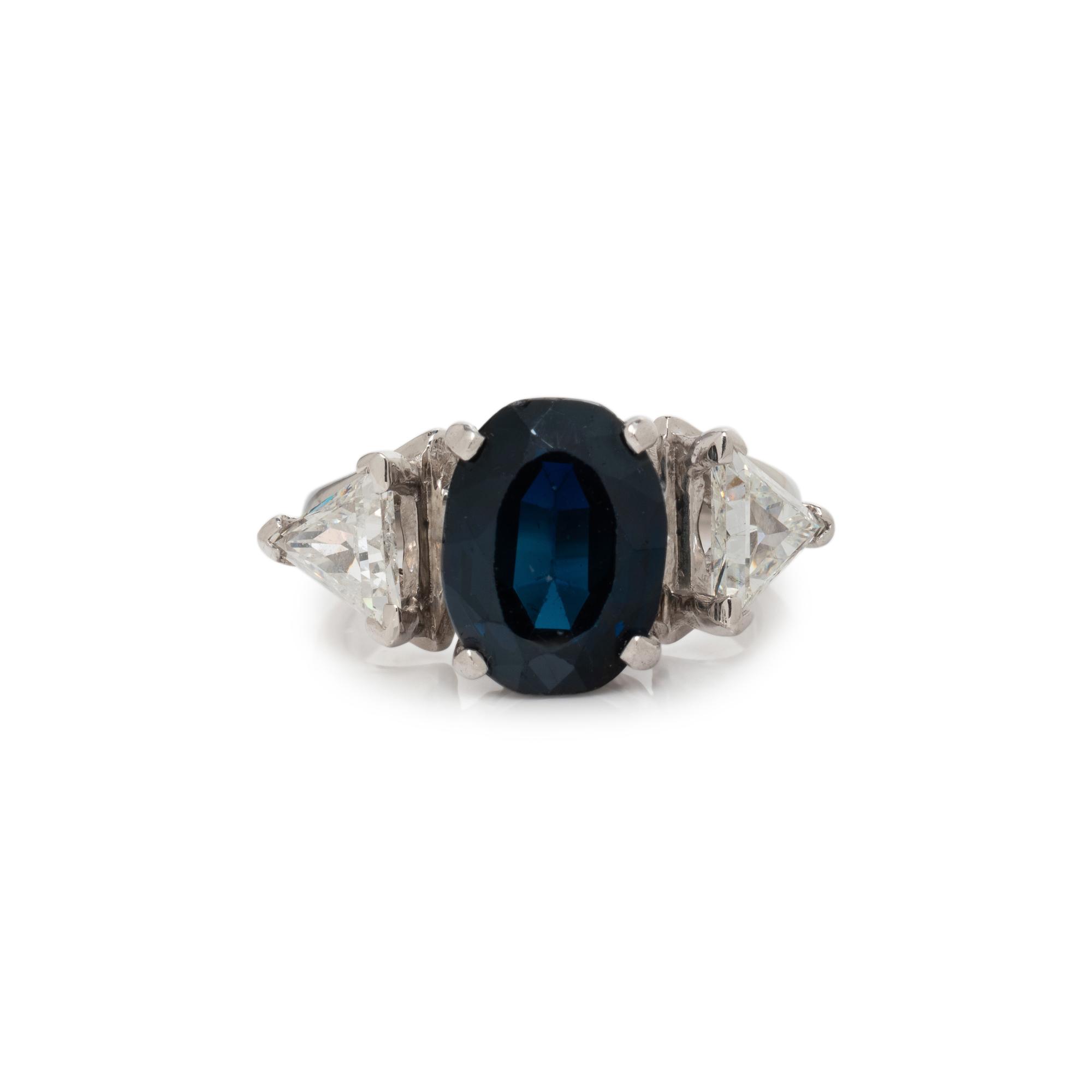 SAPPHIRE AND DIAMOND RING