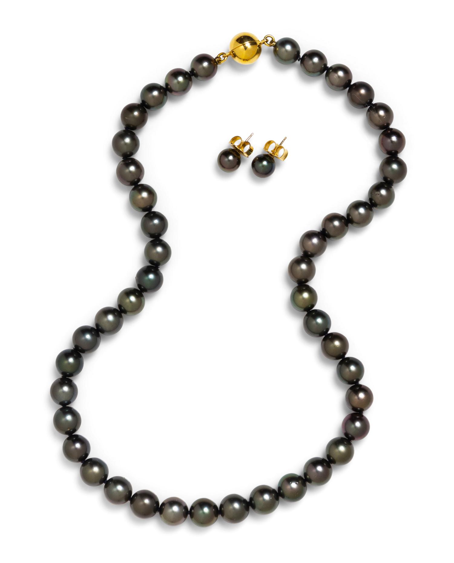 A 14 Karat Yellow Gold and Cultured Tahitian Pearl Demi-Parure,