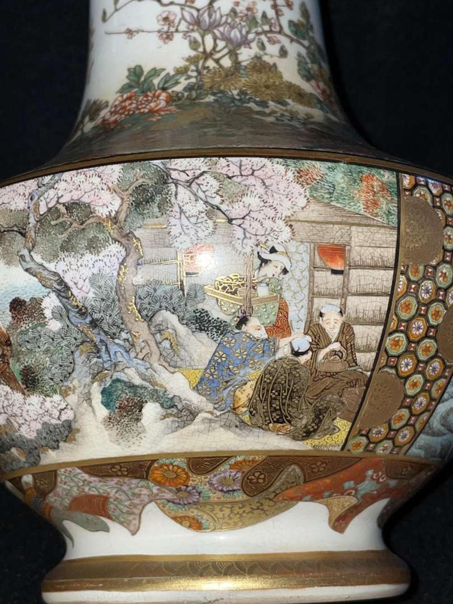 A finely-decorated Satsuma-type vase, Okamoto Ryozan 日本萨摩烧风格瓷瓶 亮山造 Meiji period ??