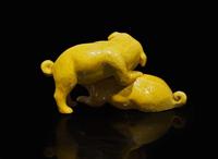 A Japanese yellow-glazed porcelain "Puppies Playing" group, possibly Hirado, 19th/early 20th century 日本黃釉瓷小狗 可能為平戶 十九至二十世紀早