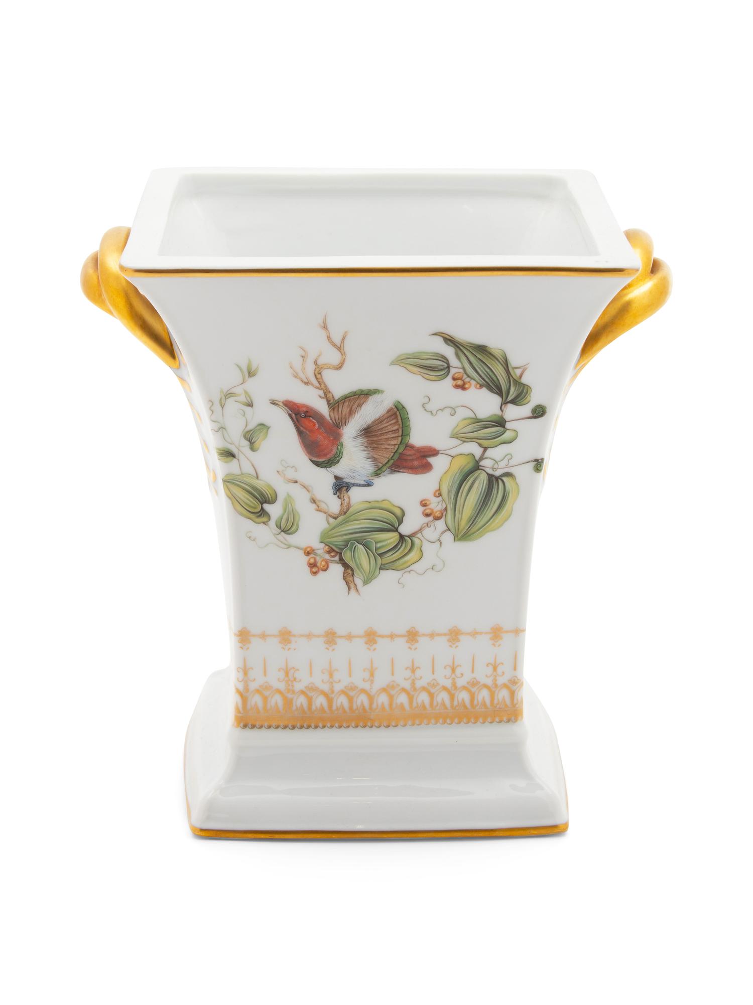 A Mottahedeh Porcelain Vase — 20TH CENTURY
