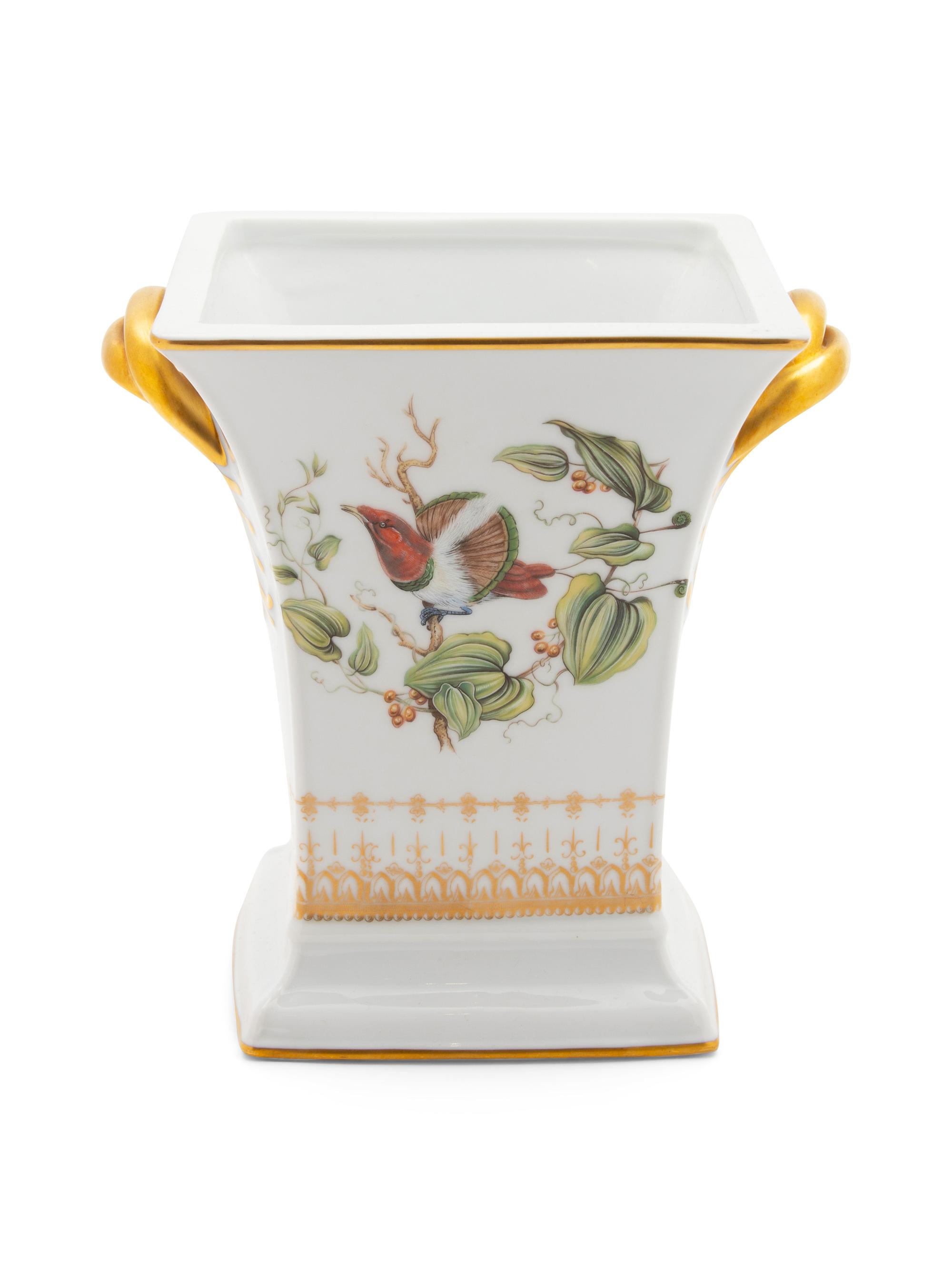 A Mottahedeh Porcelain Vase — 20TH CENTURY