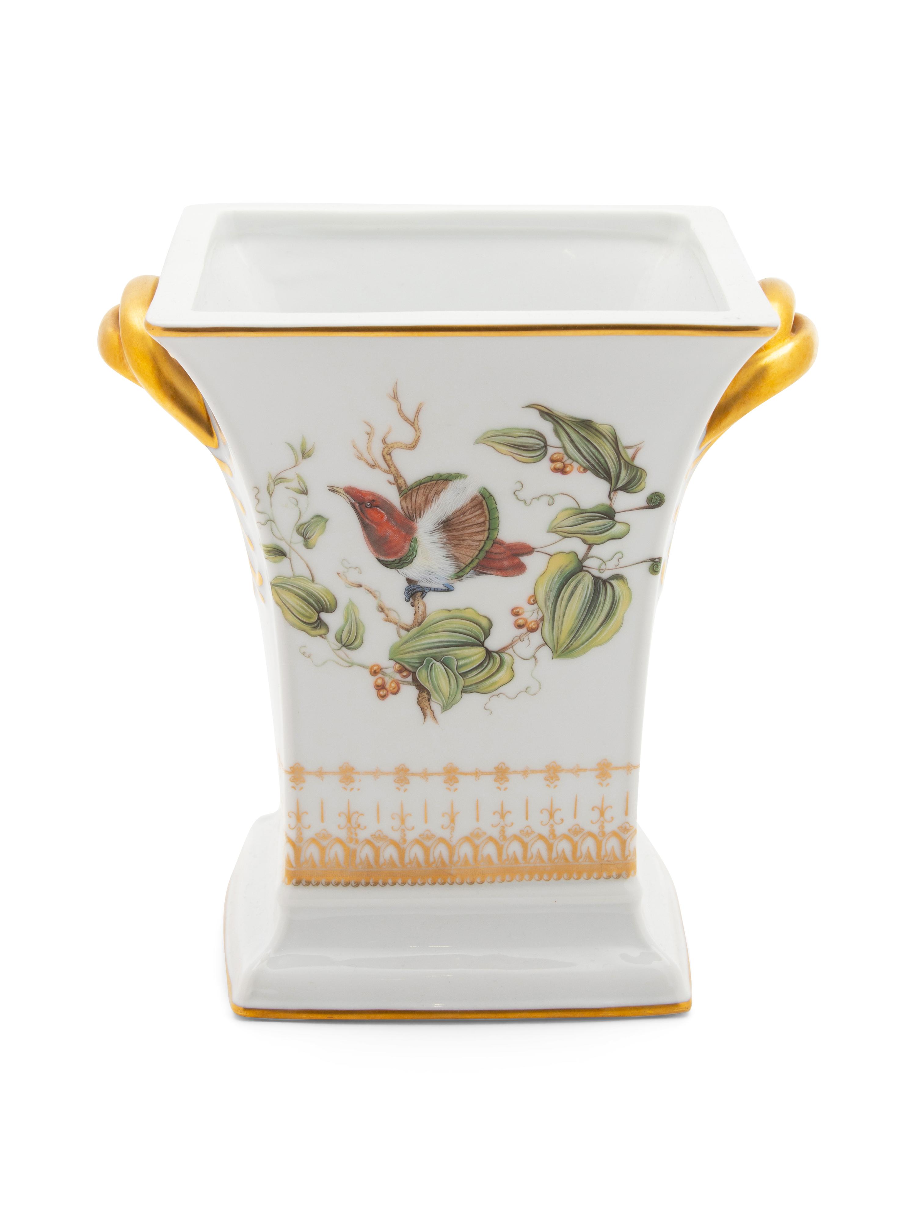 A Mottahedeh Porcelain Vase — 20TH CENTURY