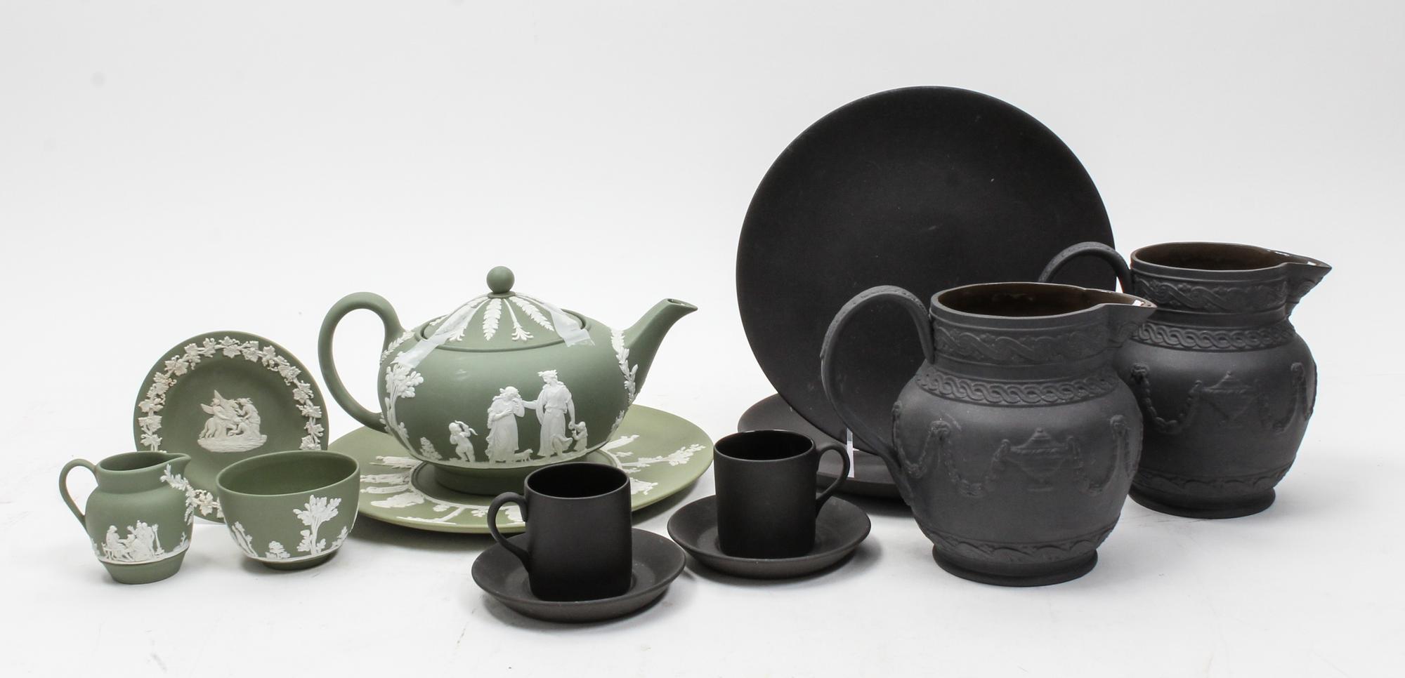 A Collection of Wedgwood Articles Diameter of first pair 8 3/4 inches. — 20TH CENTURY