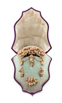 [GRANT, Ulysses S.— GRANT, Julia, First Lady]. Carved Applewood and 18-karat Gold Jewelry Suite, Browne & Spaulding, Jewelers, New York City, 1865.