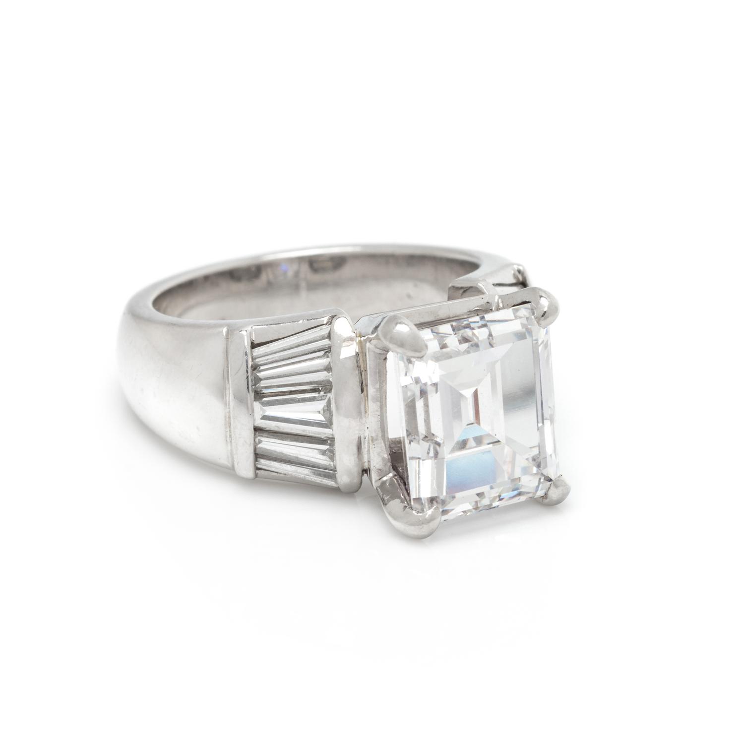 DIAMOND RING