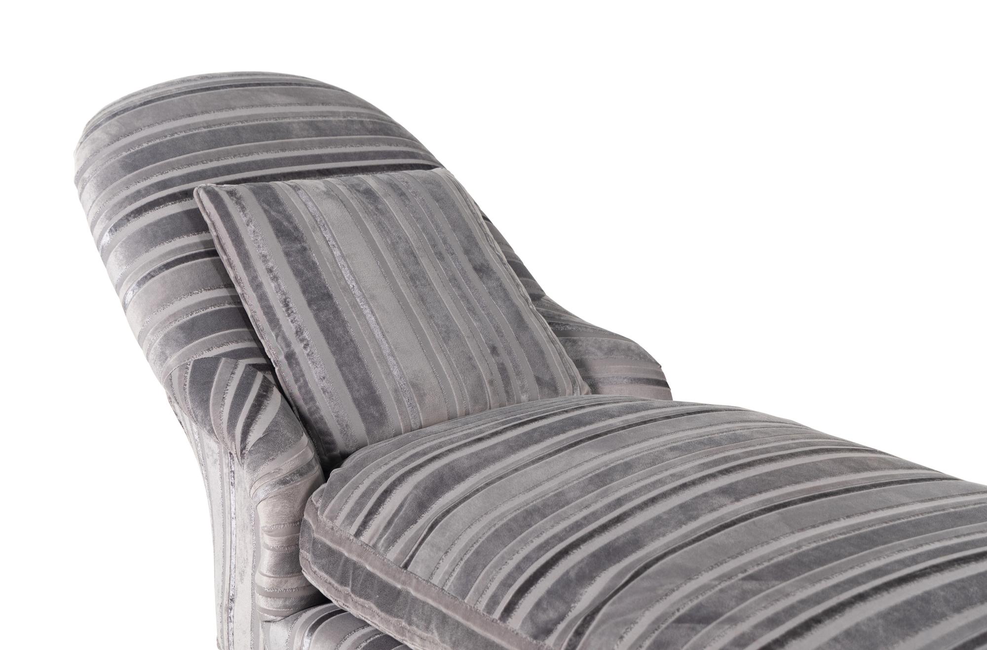 A Scalamandré-Retailed Chaise Longue with Cut Velvet Upholstery