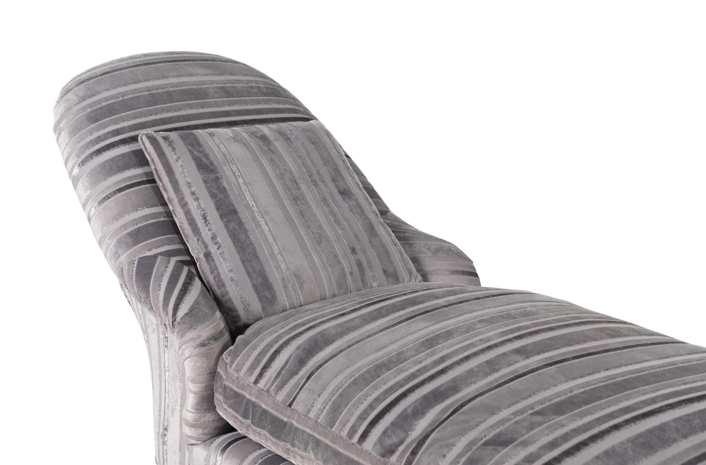 A Scalamandré-Retailed Chaise Longue with Cut Velvet Upholstery