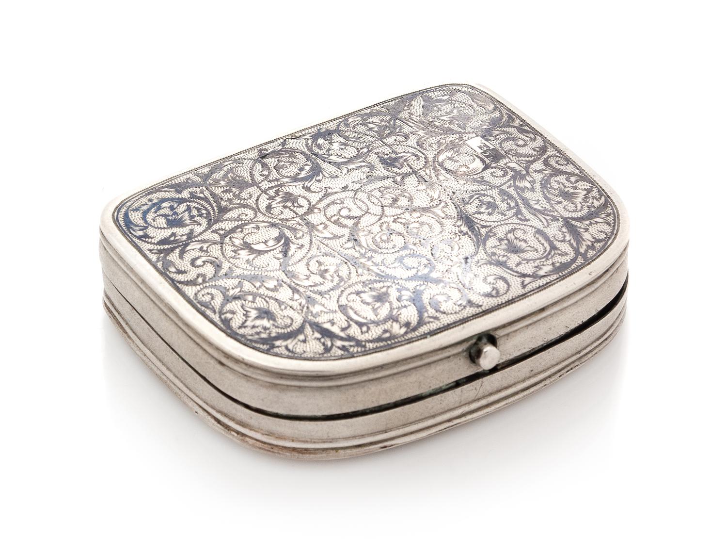 A Russian Silver and Niello Change Purse, Maker's Mark Obscured, Moscow, Second Half 19th Century, the case worked to show foliate deco
