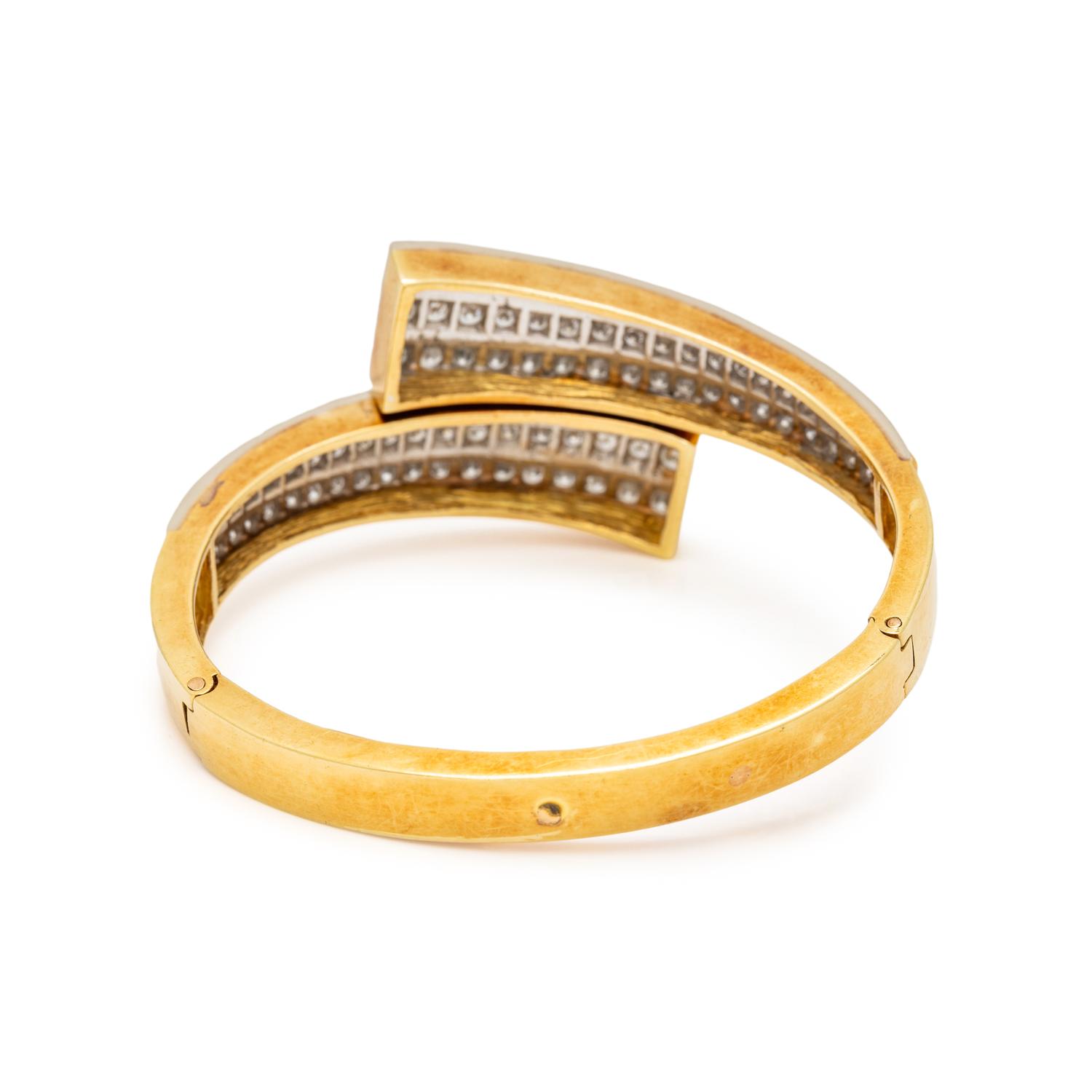 YELLOW GOLD AND DIAMOND BANGLE BRACELET