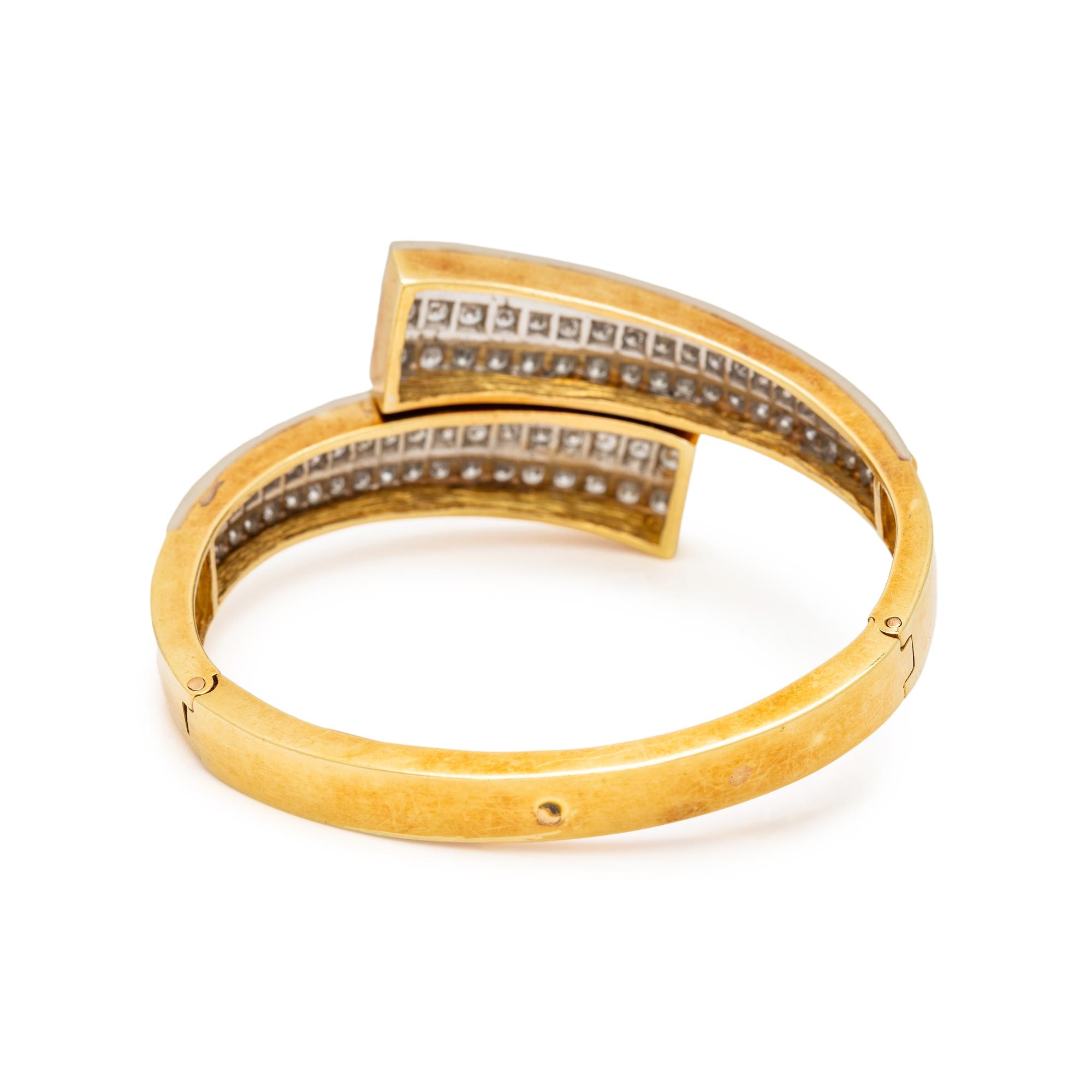 YELLOW GOLD AND DIAMOND BANGLE BRACELET