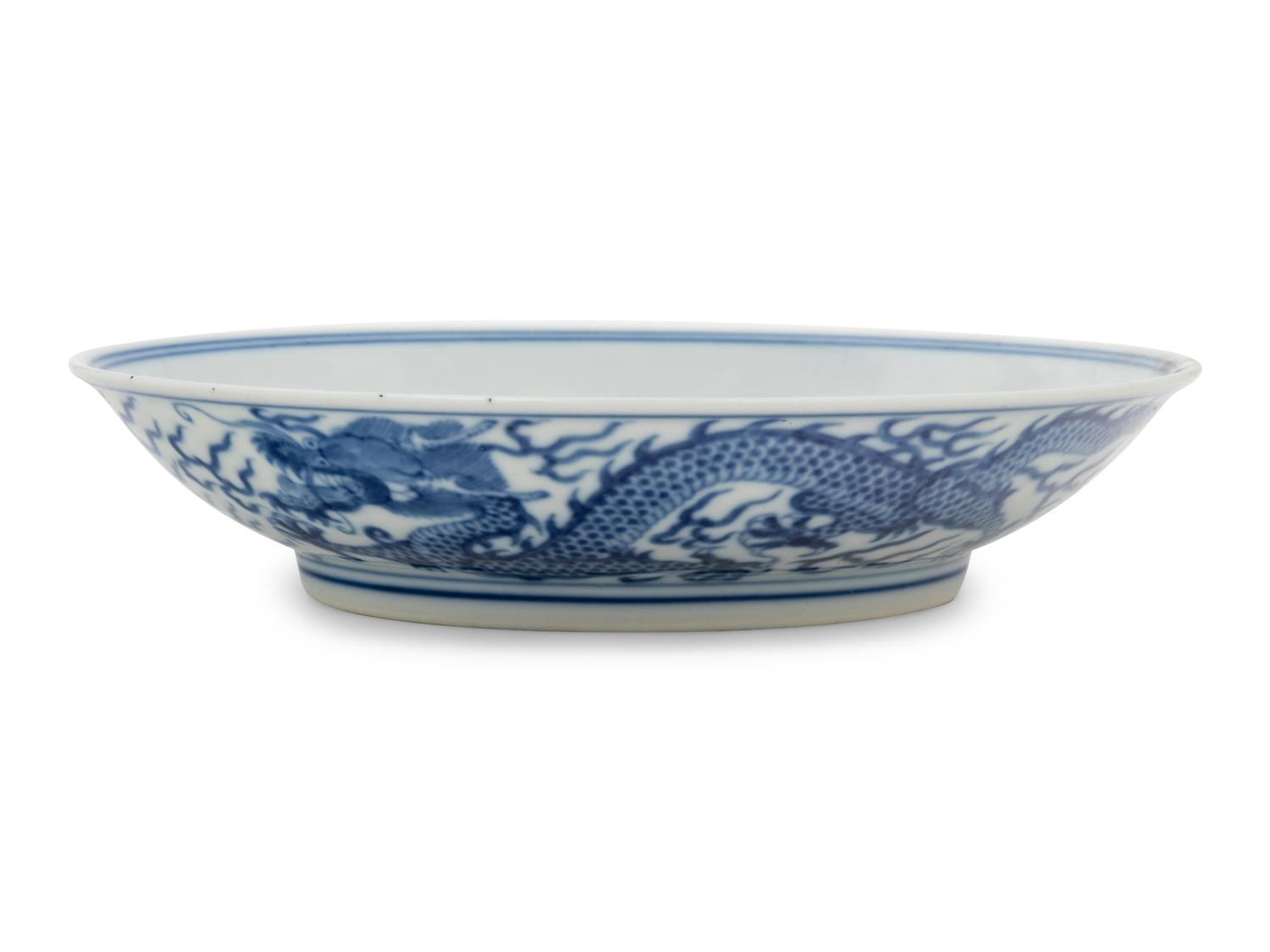 A Blue and White Porcelain 'Dragon' Dish