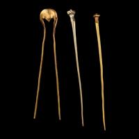 Three Chinese Gold Hairpins, Tang-Ming Dynasty 唐-明 金並頭釵一支及一點油金簪兩支
