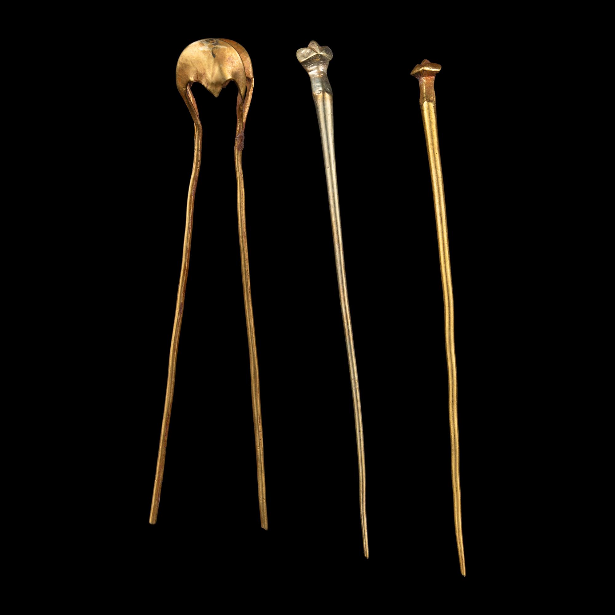 Three Chinese Gold Hairpins, Tang-Ming Dynasty 唐-明 金並頭釵一支及一點油金簪兩支