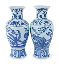 A Pair of Chinese Export Porcelain Vases