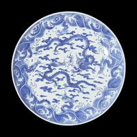 A Massive Chinese Blue and White Porcelain 'Dragon' Charger, Late 19th Century 清晚期 青花雙龍戲珠紋大盤