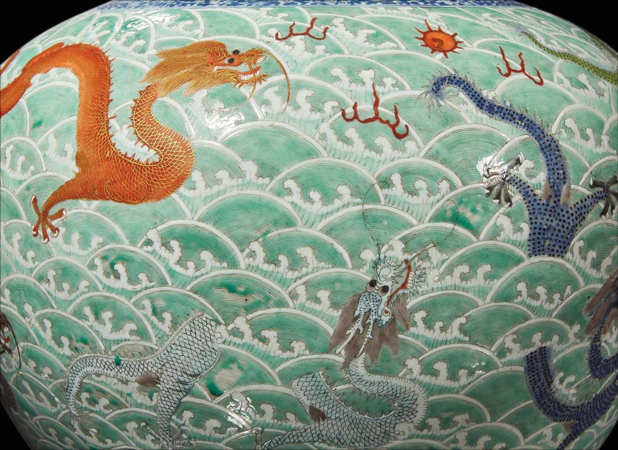 A large Chinese enameled and underglaze blue-decorated "Nine Dragons vase", late Qing to Republic period 九龍紋斗彩大龍瓶 晚清至民國