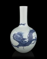 A Large Chinese Blue and White Porcelain 'Dragon' Bottle Vase