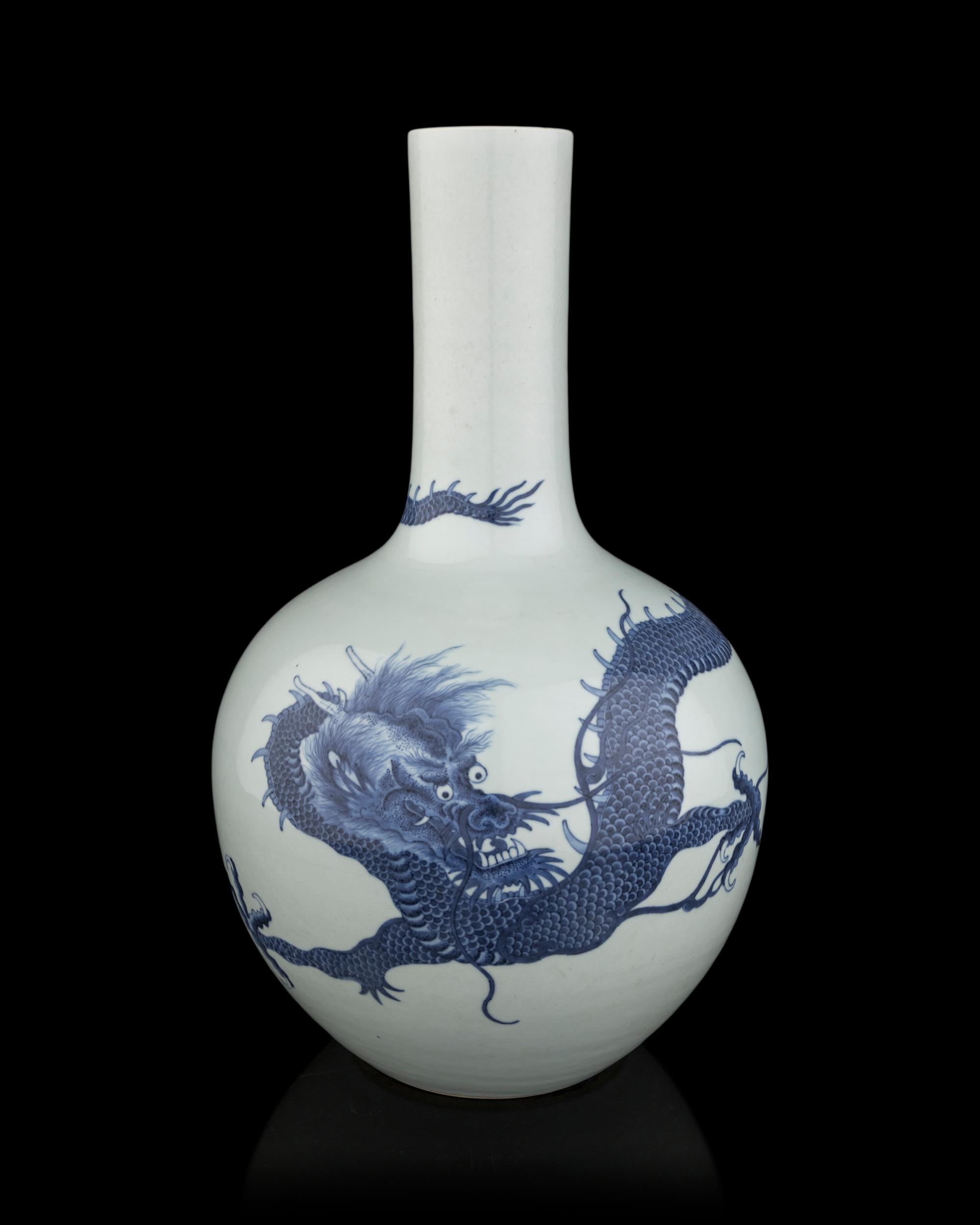 A Large Chinese Blue and White Porcelain 'Dragon' Bottle Vase