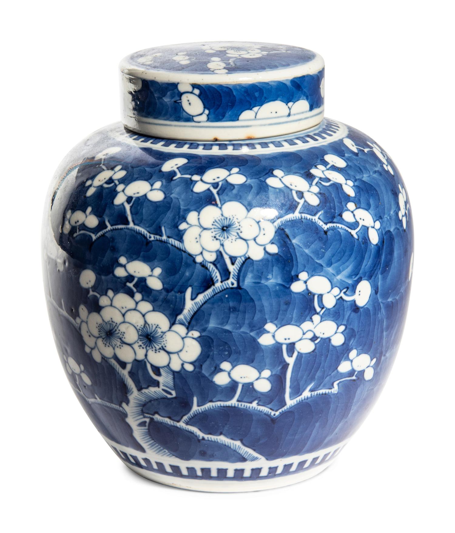 A Chinese Blue and White Porcelain 'Ice Crackles and Prunus' Covered Ginger Jar
