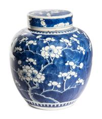 A Chinese Blue and White Porcelain 'Ice Crackles and Prunus' Covered Ginger Jar