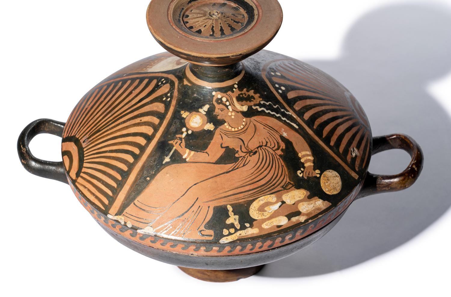 An Apulian Red-Figured Lekanis