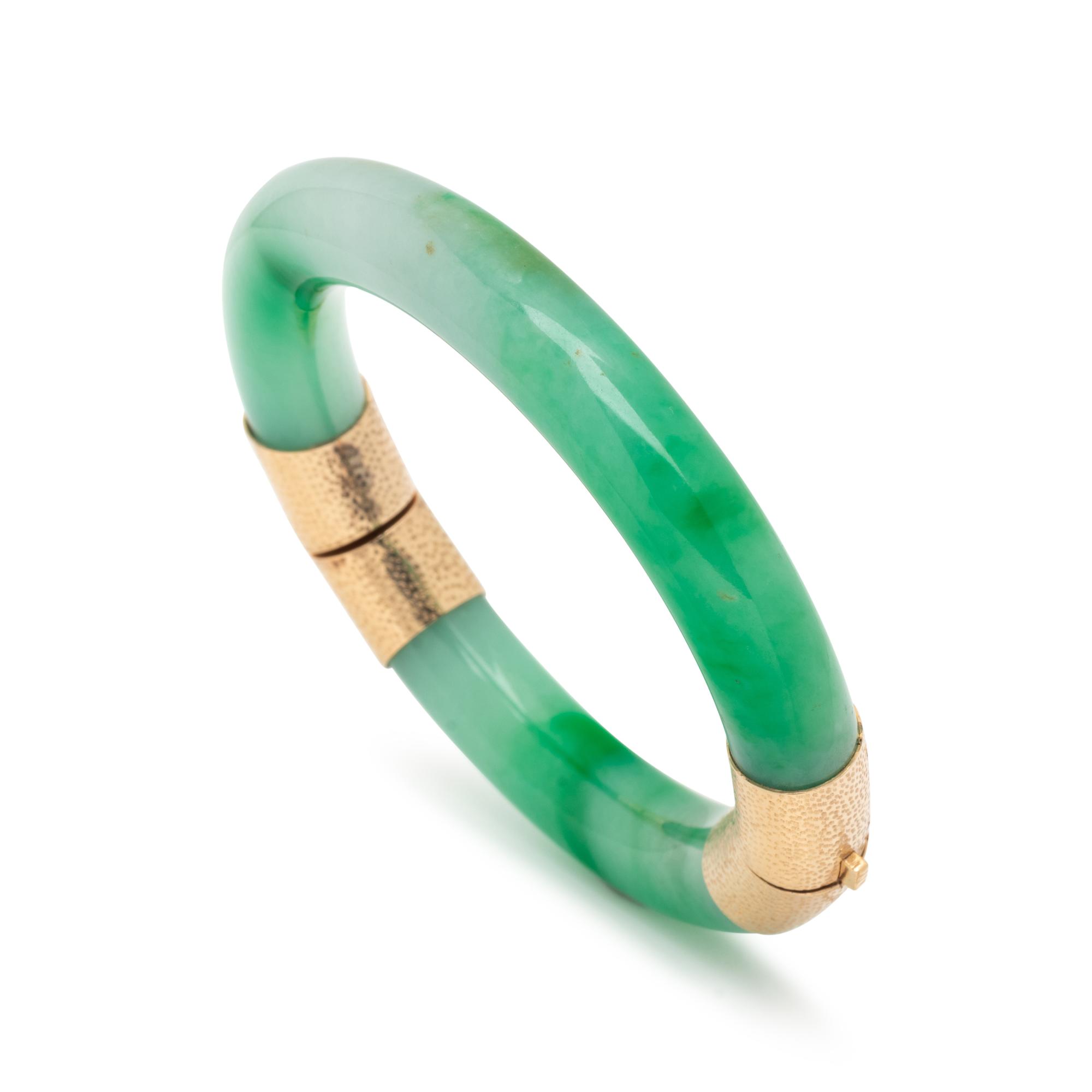 YELLOW GOLD AND JADE BANGLE BRACELET