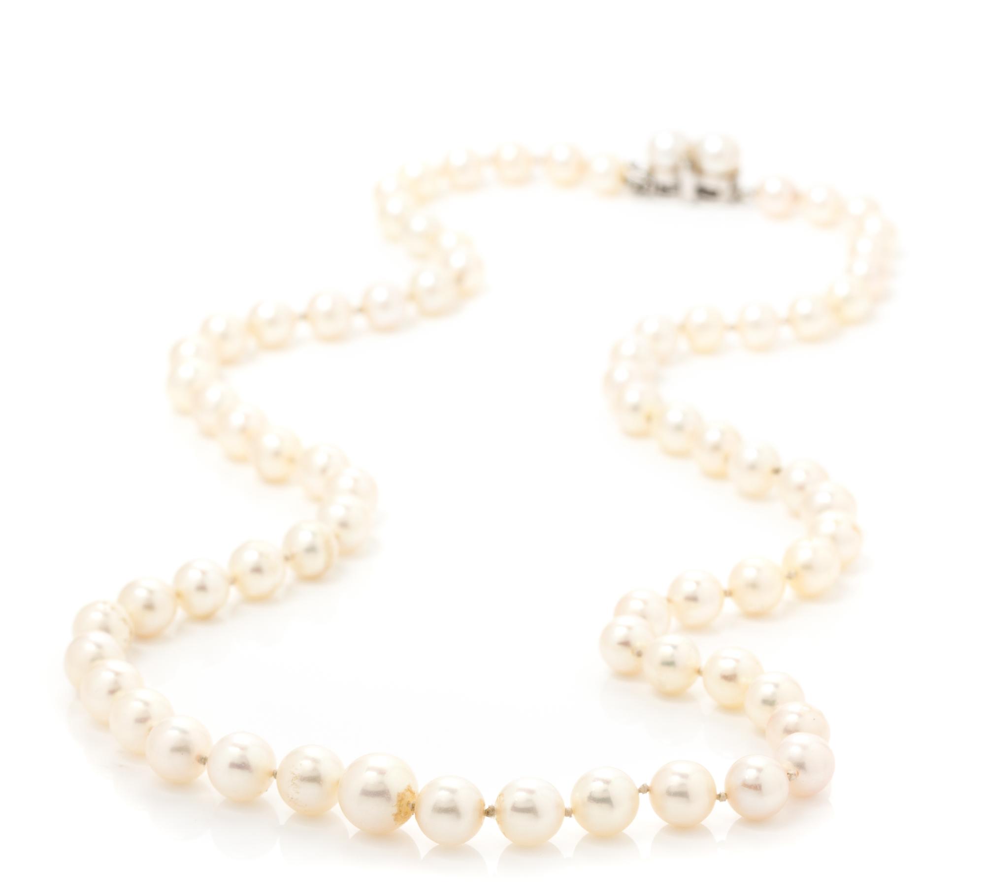 A Graduated Single Strand Cultured Pearl Necklace, 21.40 dwts.