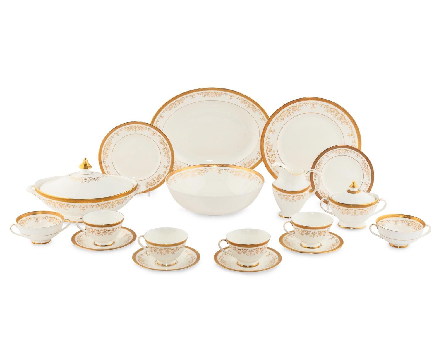 A Royal Doulton Porcelain Dinner Service